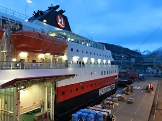 Hurtigruten 32